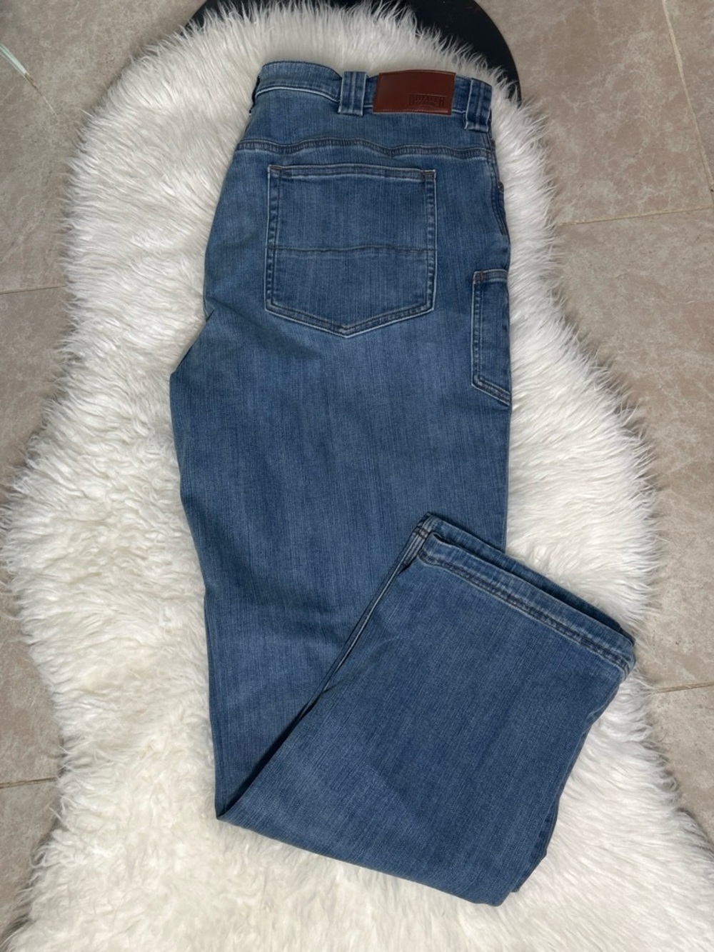 Duluth Trading Co. Size 40x32 man's Straight-Leg Jeans in Mid Blue
